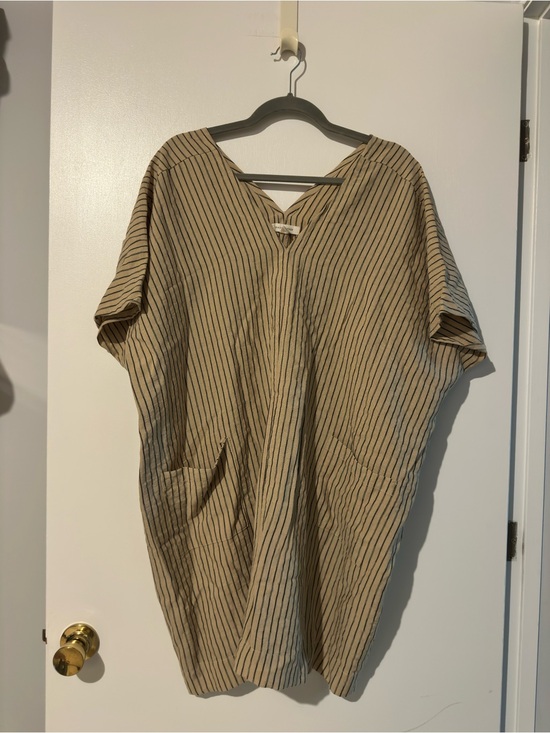 grade & gather Tops - Relaxed Striped Tunic with Front Pockets - Tan & Black